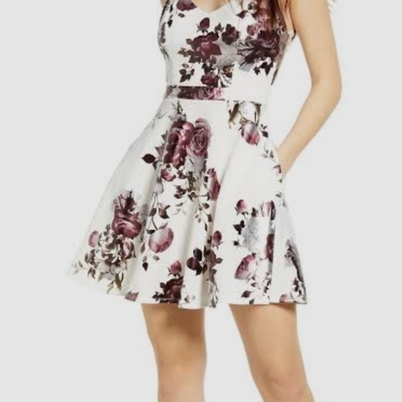 Speechless Lace-Accented Dress. Size 5 - Picture 2 of 12